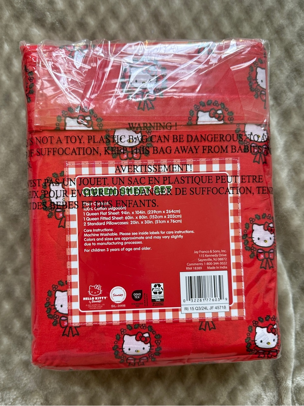 Hello Kitty Red Holiday Queen Sheet Set - Picture 2 of 3